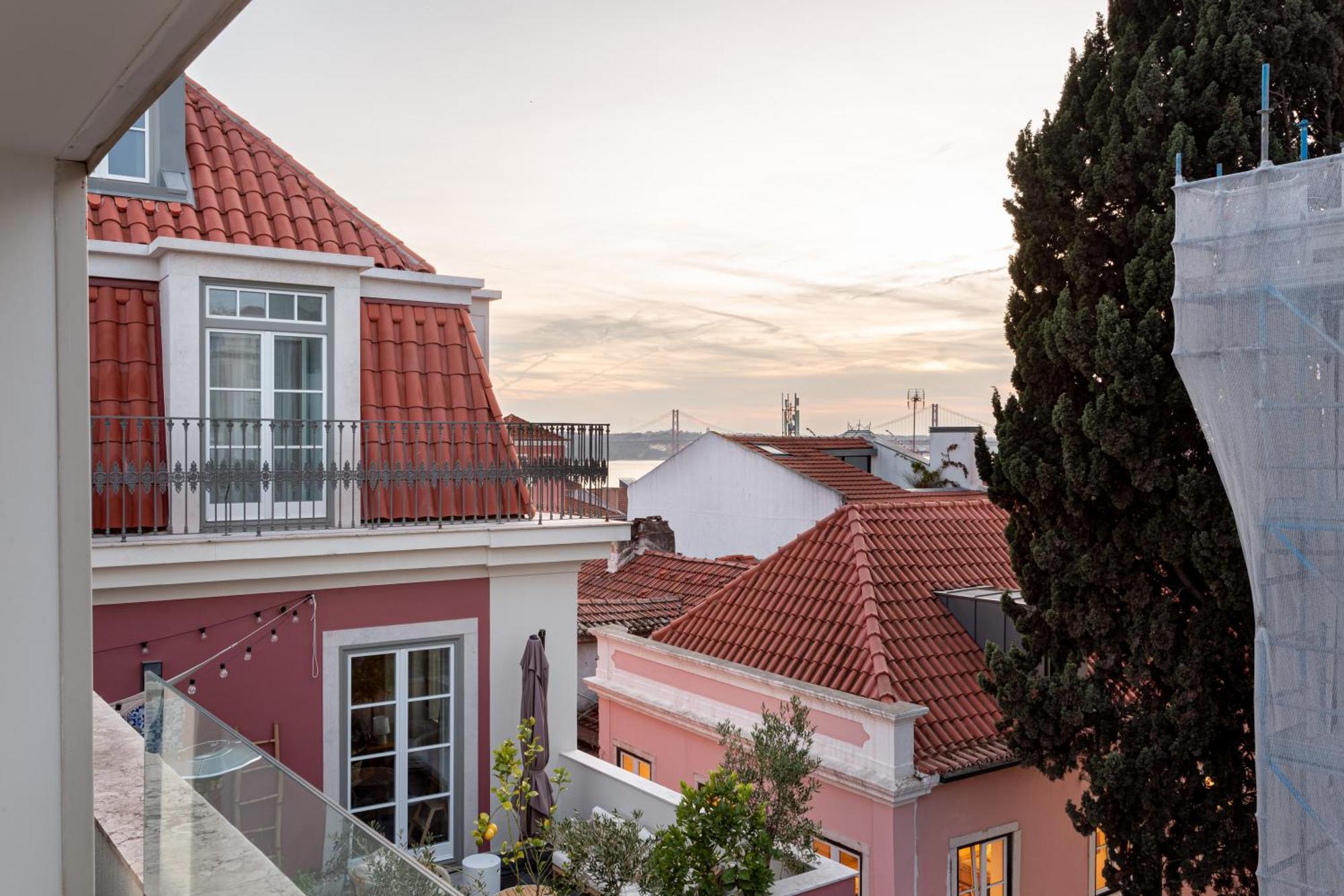 Joivy Bairro Alto 2-Br Apartment With Large Terrace Лиссабон Экстерьер фото